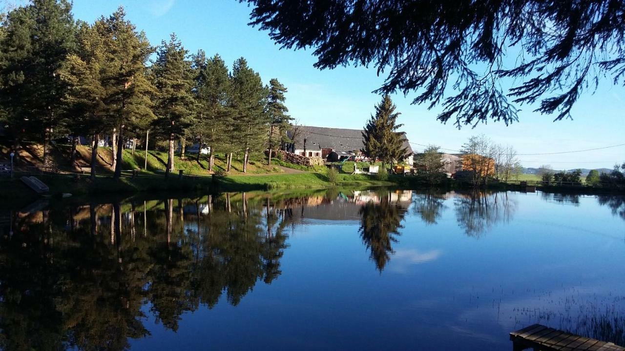 Hotel Camping de Fléchat Orcival Exterior foto